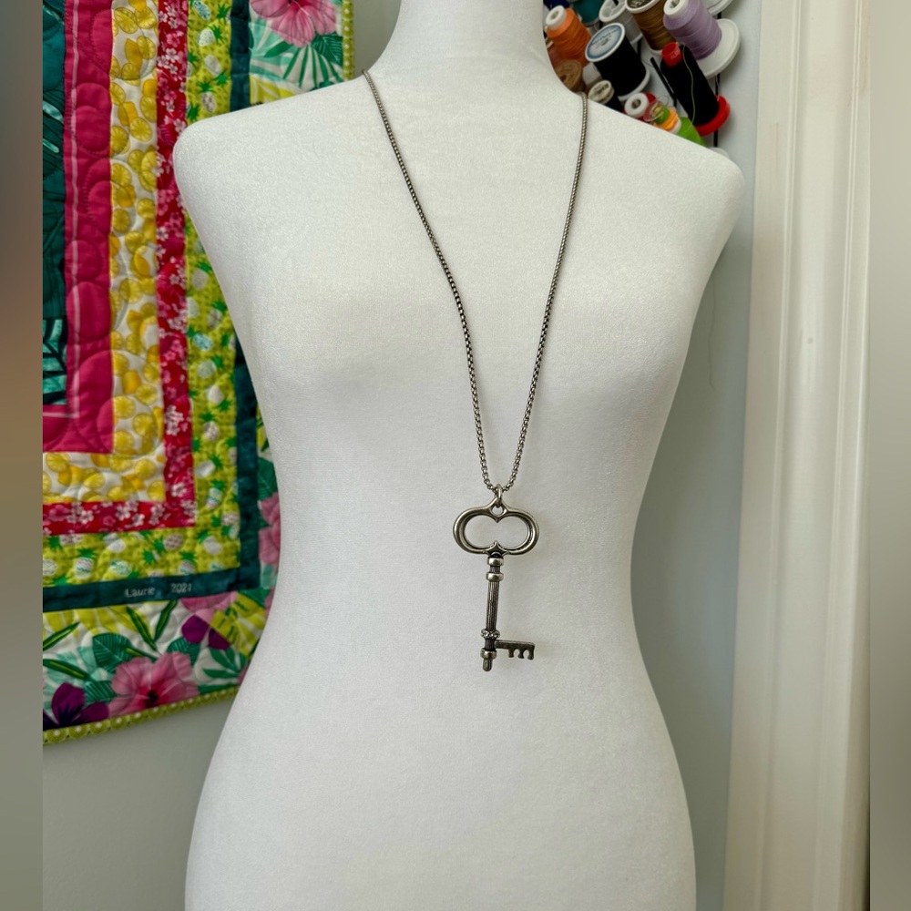 Chico’s Long Key Pendant Necklace❤️